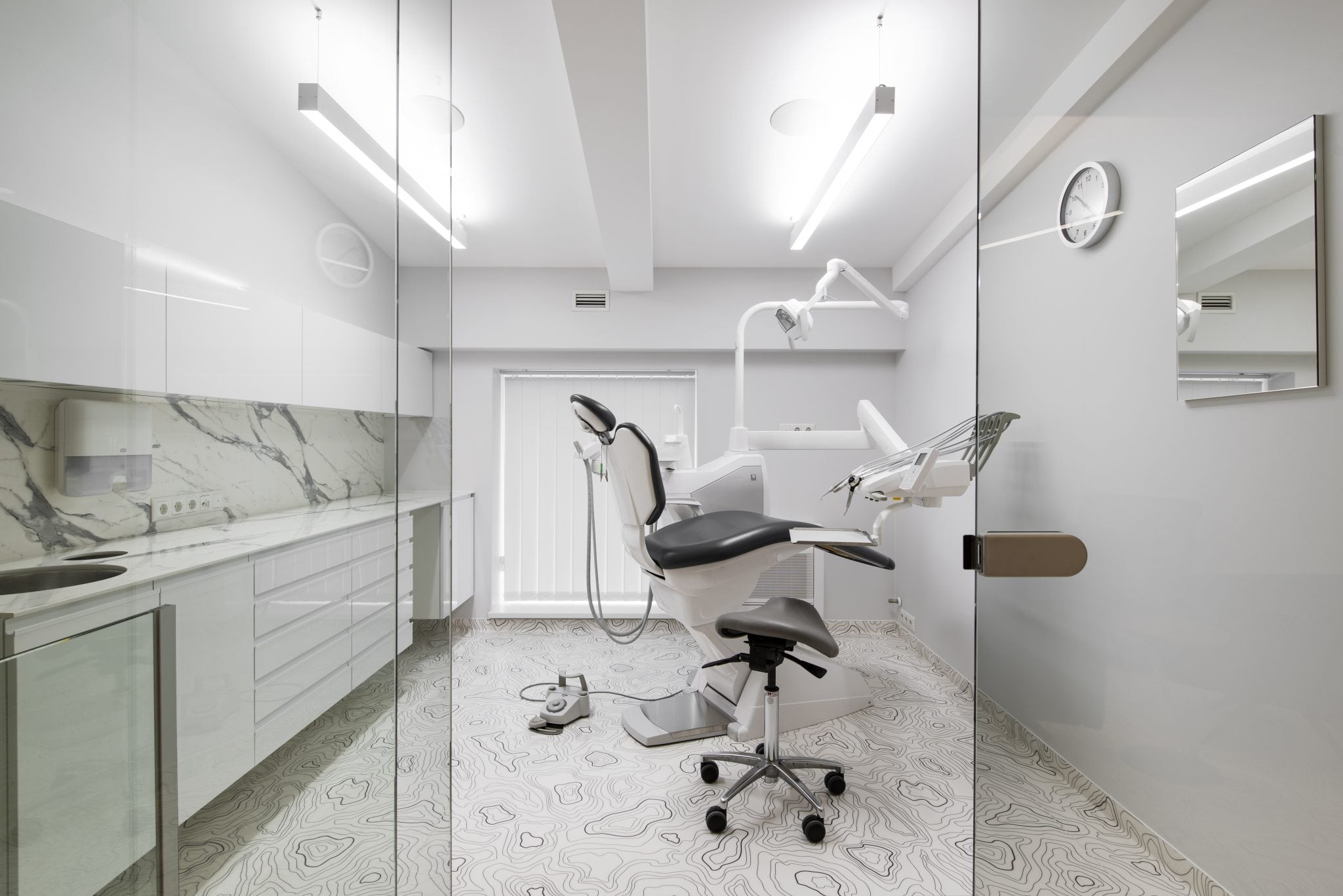 Interjero sprendimai verslui, odontologijos kabinetui, įgyvendintas baldų gamybos projektas.